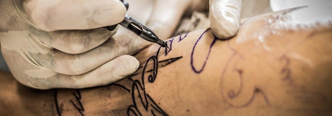 Is It Safe To Have Tattoos When Breastfeeding? Risk & Tips