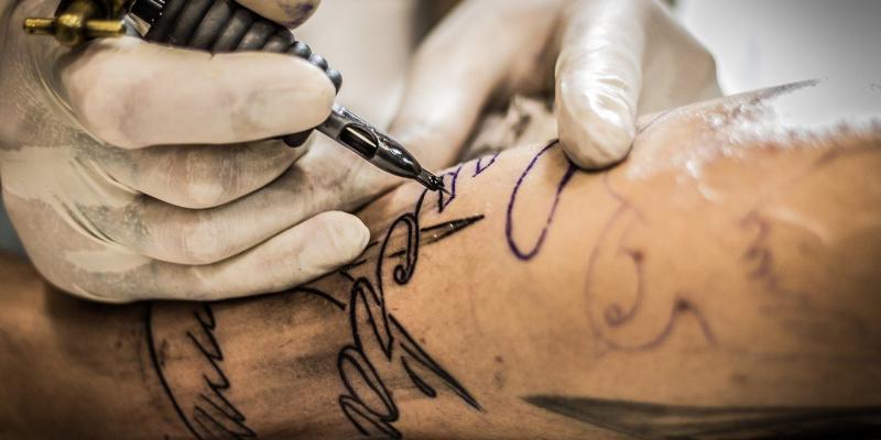 Regole di sicurezza relative alle tecniche di tatuaggio