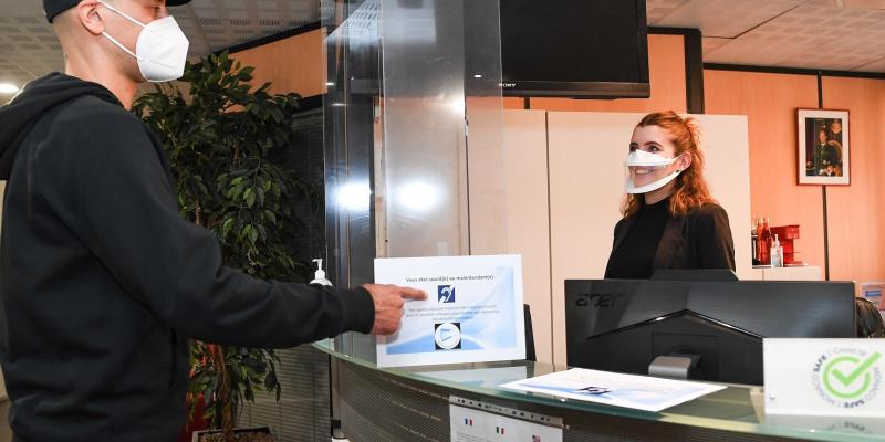 Des masques transparents pour faciliter la communication